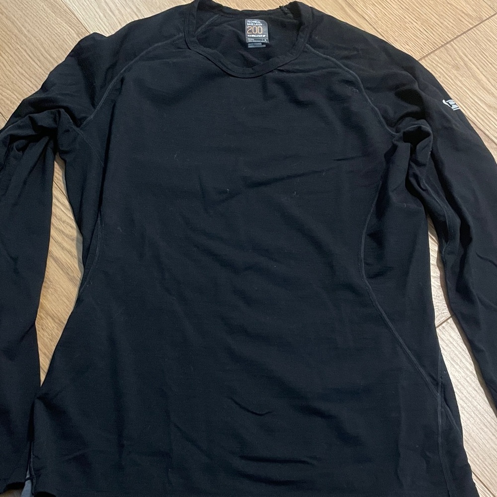 Icebreaker Men's Long Sleeve merino wool. 
Base layer 200